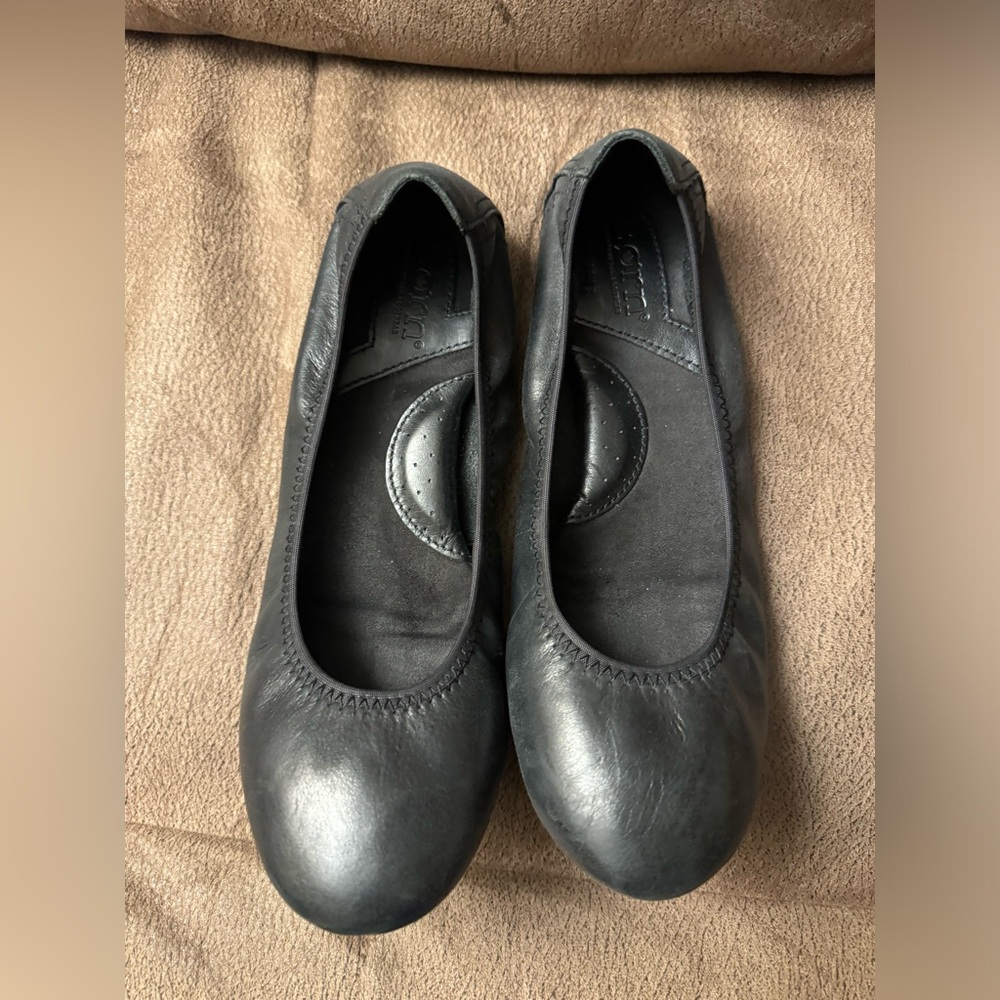 Born ballet flats